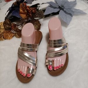 Like New condition sandals shoes for women size 7